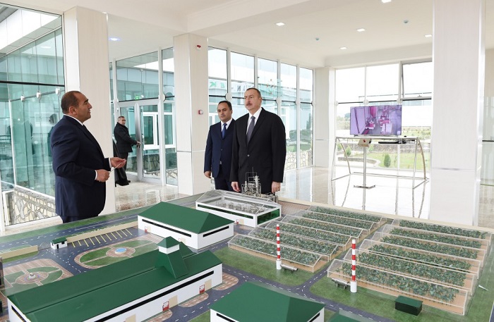Ilham Aliyev besucht den Industriepark “Karvan-L EKO“ in Agstafa ein